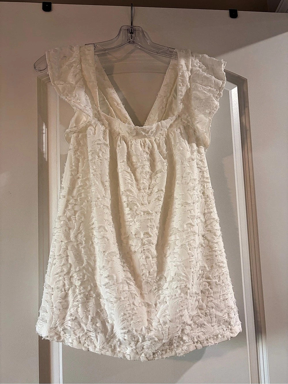 LC Lauren Conrad Textured Ruffle Blouse in White Size Large Like New